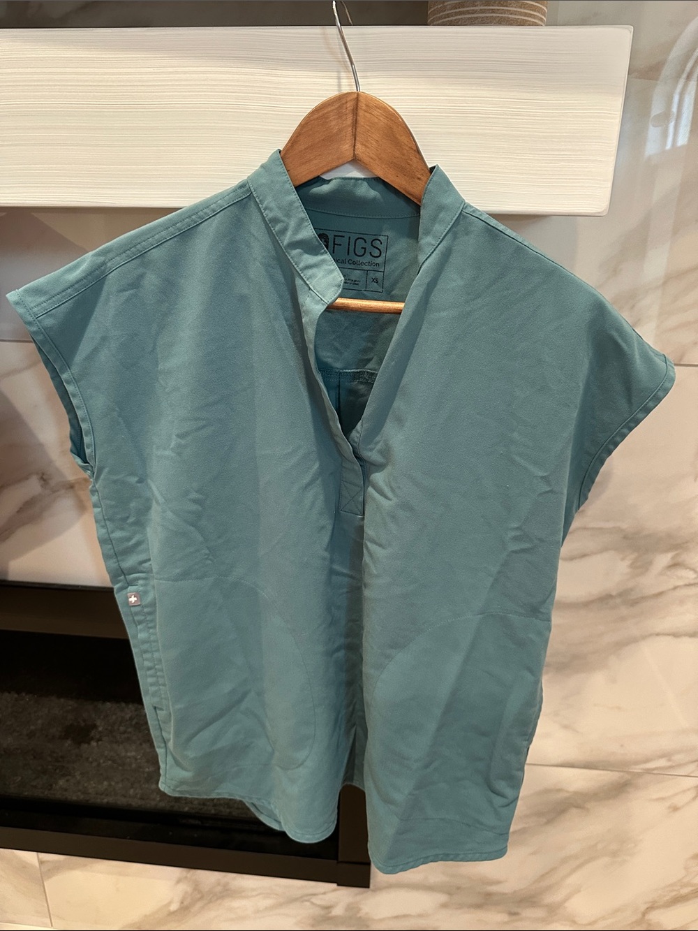 FIGS Women’s Teal Medical Top XS